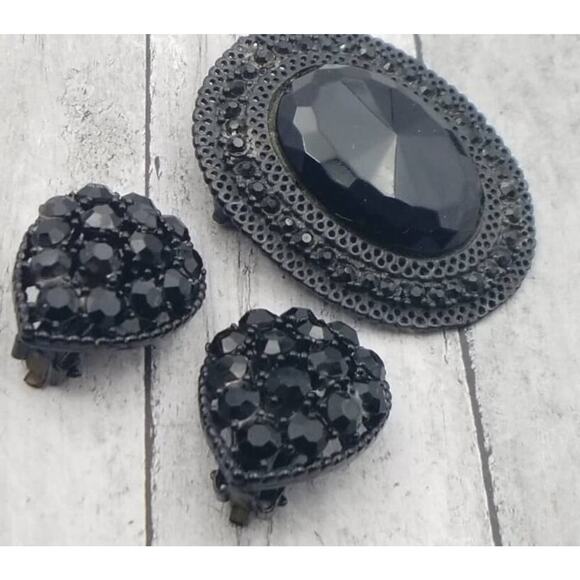 Vintage WEISS Mourning Brooch and Earrings Set  – Victorian Revival Jewelry - Picture 5 of 10